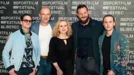 Jemný rváč-premiera-77